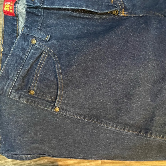 Like new Wrangler 36MWZ Slim Fit jeans sz 33x36 - Picture 4 of 5